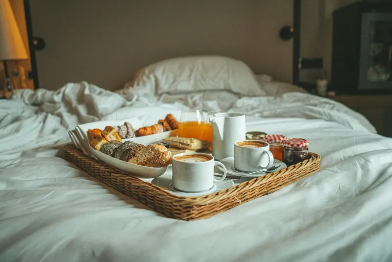 Colazione servita in camera in un B&B